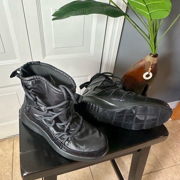 Nike Women's Black High-Top Sneakers - Picture 2 of 4